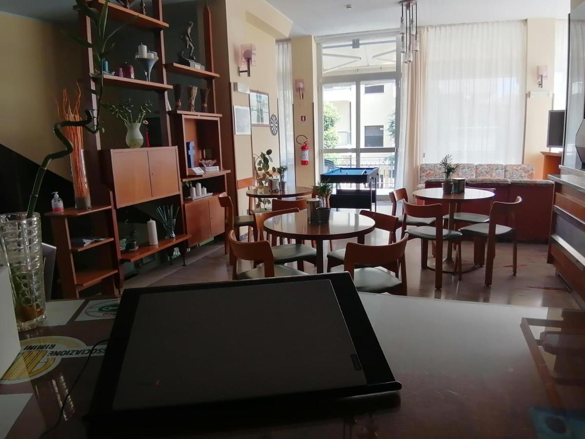 Hotel Luca ريميني المظهر الخارجي الصورة