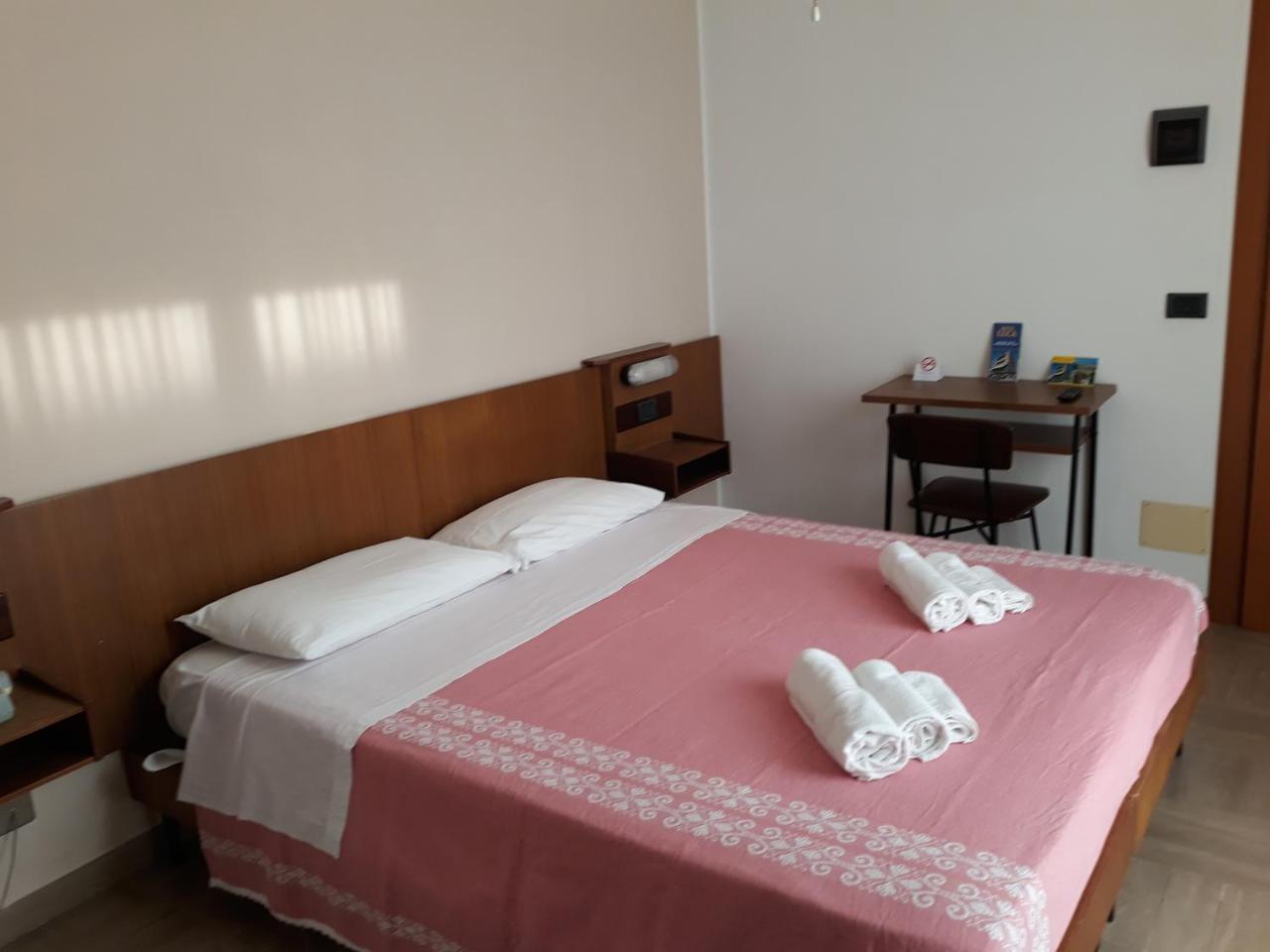 Hotel Luca ريميني المظهر الخارجي الصورة